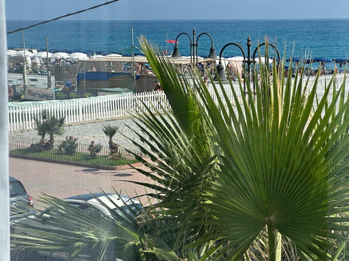 Appartamento Aria Del Mare Ventimiglia Luaran gambar